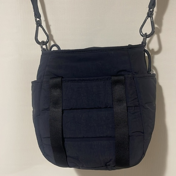 NWOT LULULEMON Dash All Day CrossBody Bucket Black Bag - Picture 8 of 17